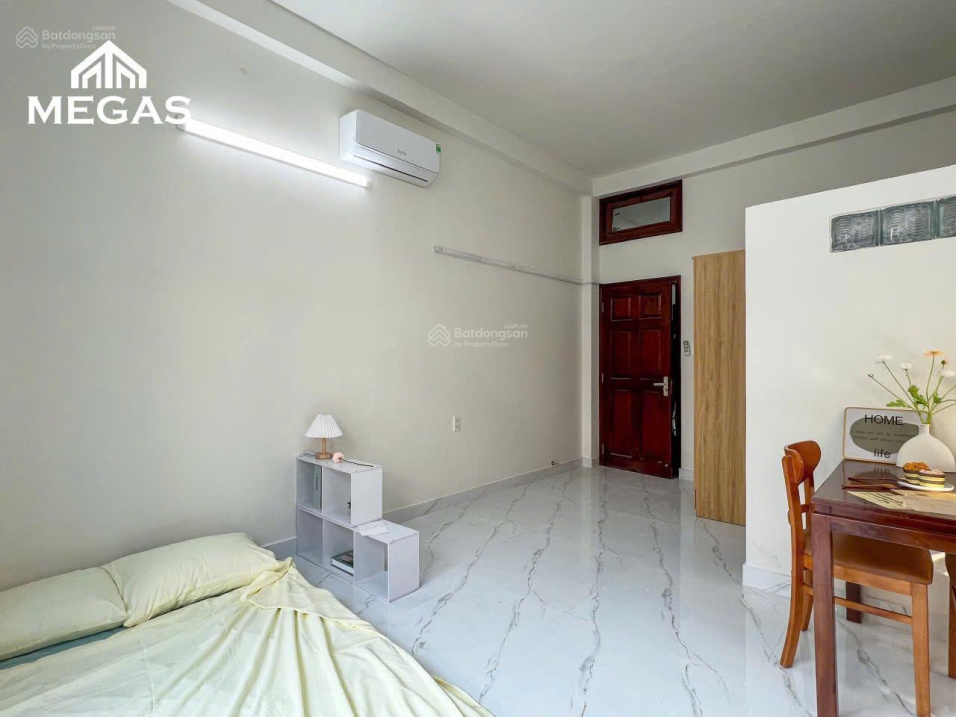 Modern Studio Apartment with Balcony Near Universities