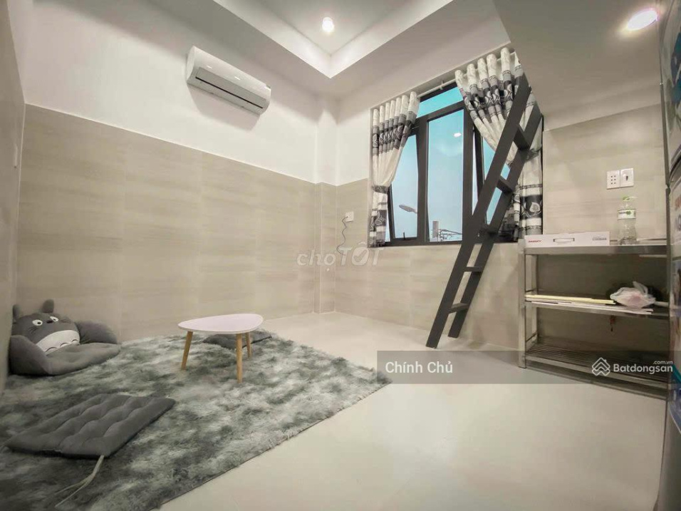 Modern Loft Studio with Mezzanine Near University
