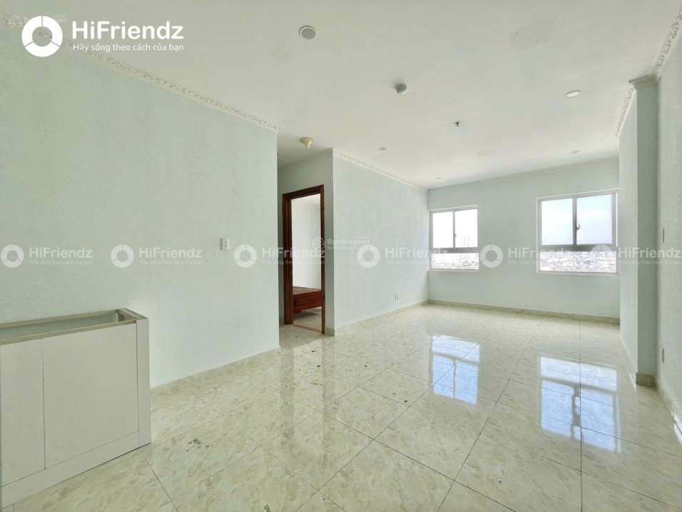 Modern 2-Bedroom Apartment with City Views