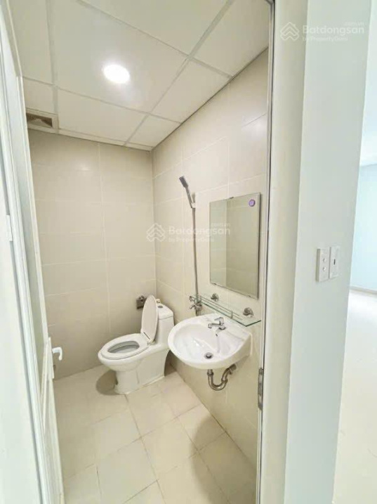 2-Bedroom Apartment with Balcony and City View