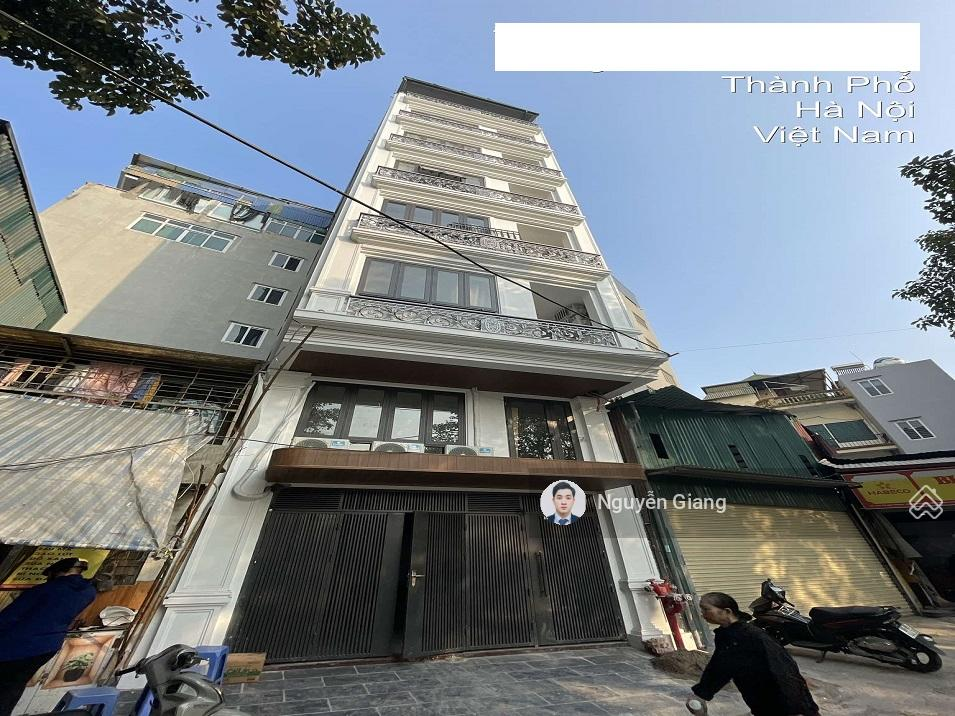 Furnished 2-Bed Apartment with Lake View