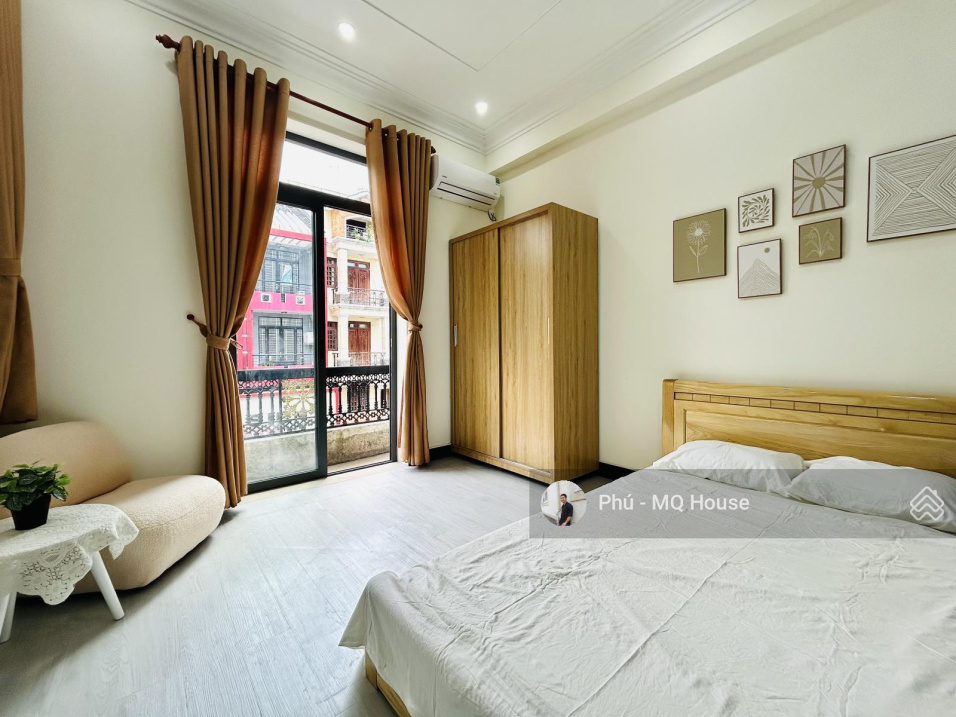 Modern Studio with Balcony in Phu Nhuan