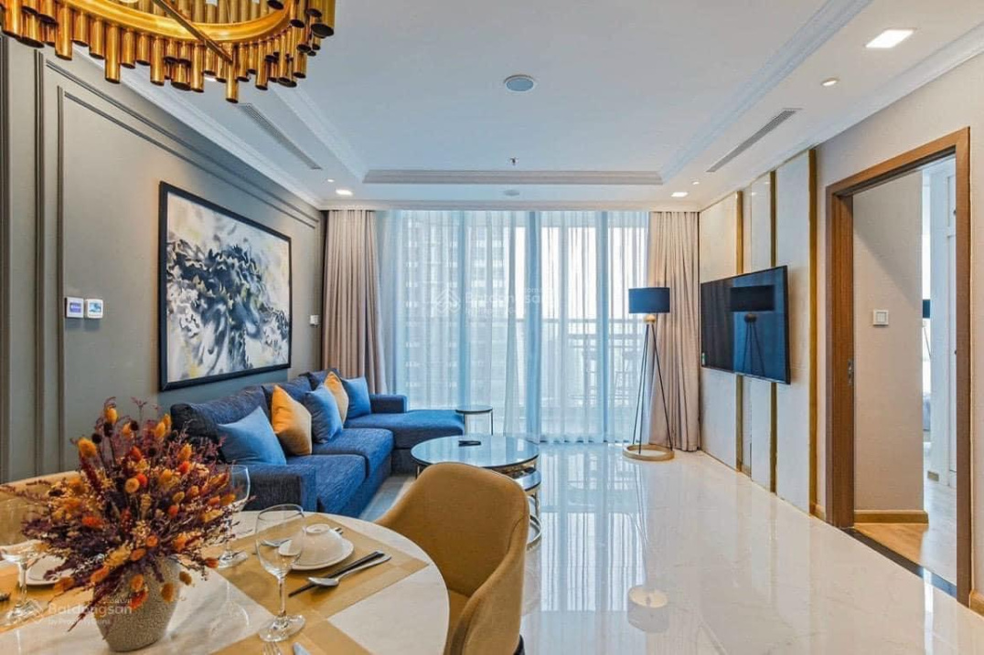 Modern 2-Bed Apartment with City Views
