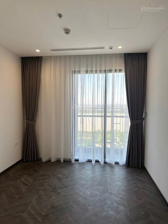 Modern 3-Bedroom Apartment with Designer Kitchen
