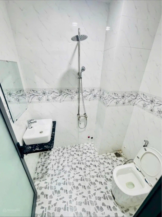 4-Story House with 5 Bedrooms and Parking Near Le Hong Phong