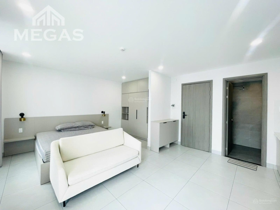 Modern Studio with Balcony Near Airport