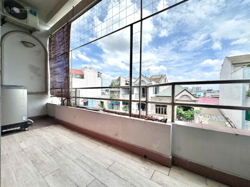 Modern 50m² One-Bedroom Apartment with Balcony