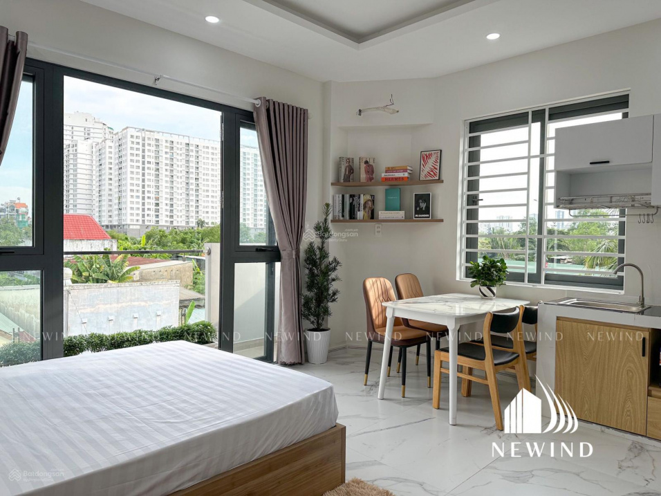Modern Studio with Balcony in District 7