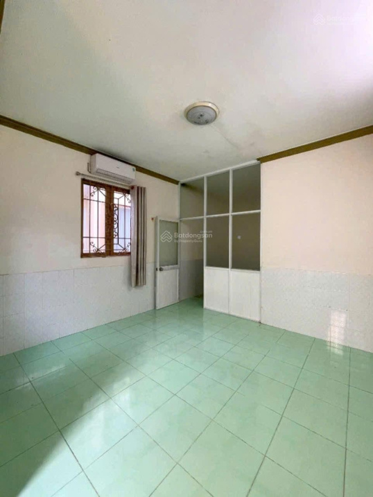 Corner House with Two Floors in District 4