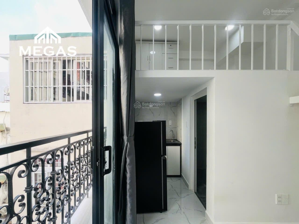 Modern Duplex Apartment with Balcony and New Renovation