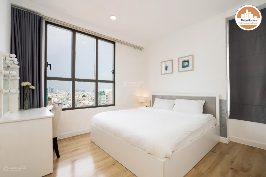 Modern 2-Bedroom Apartment with City Views