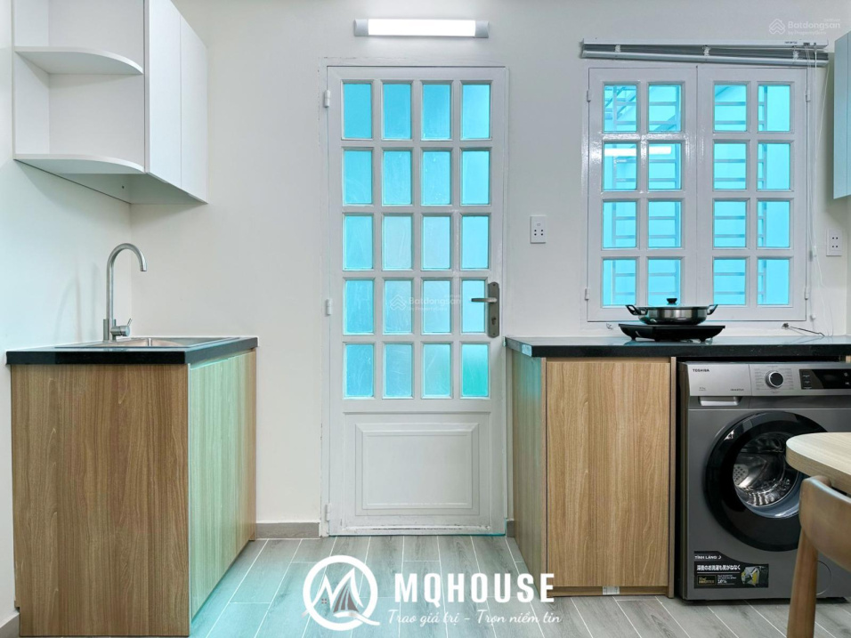 Modern Studio Apartment with Full Kitchen Le Van Sy