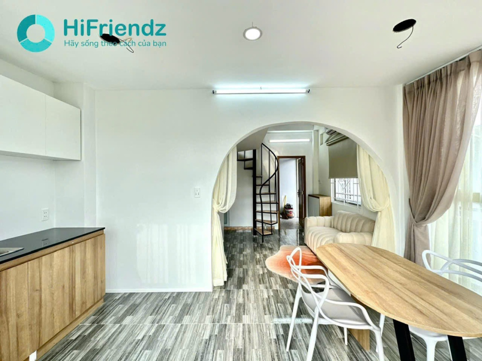Duplex Apartment with Balcony near Vạn Hạnh Mall