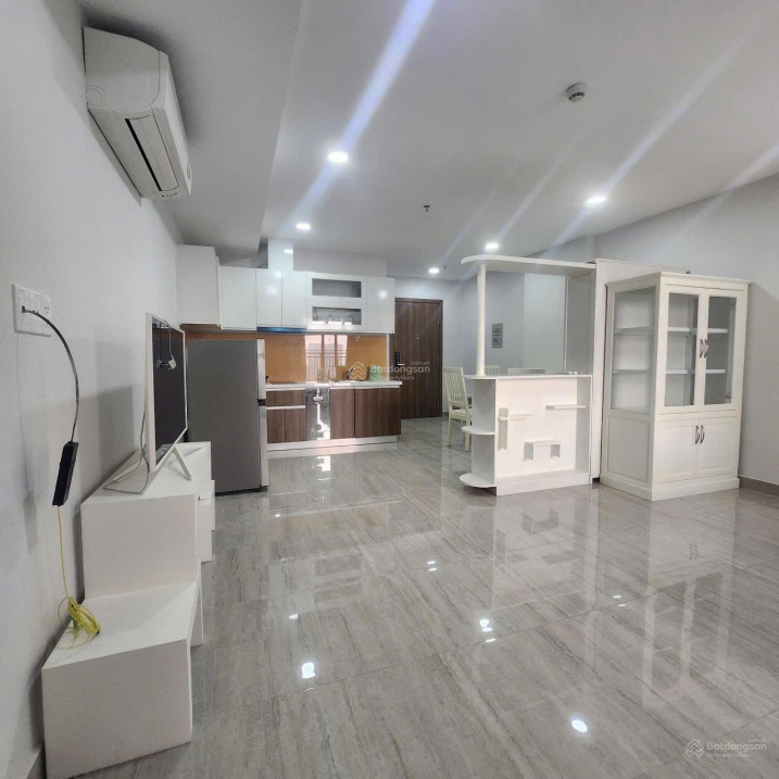 Modern 48m² Apartment with Balcony View