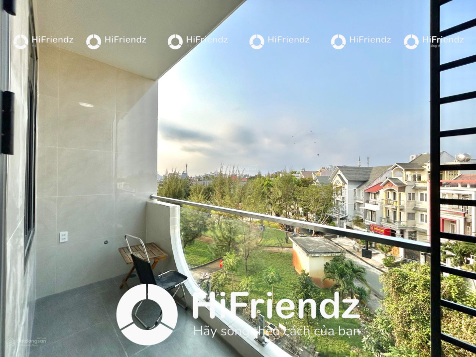 Modern 35m² Loft Studio with Glass Wardrobe
