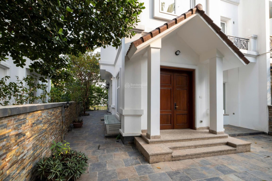 Modern 3-Bedroom Villa in Vinhomes Riverside