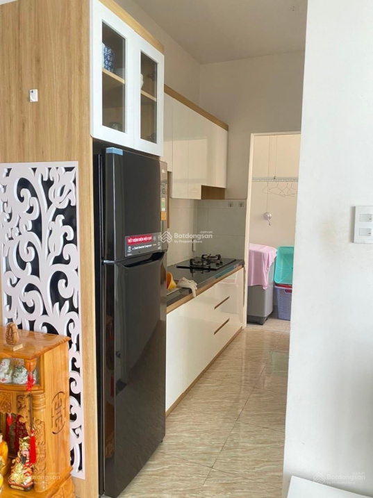 Modern 2-Bed Apartment Near Beach with Balcony