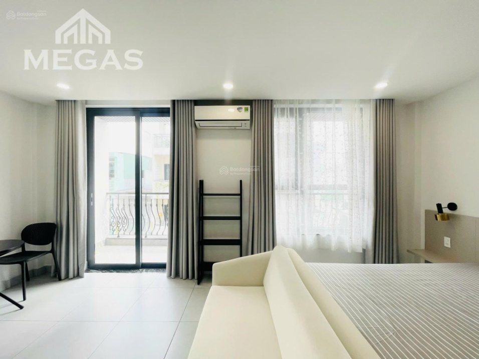 Modern Studio with Balcony Near Airport