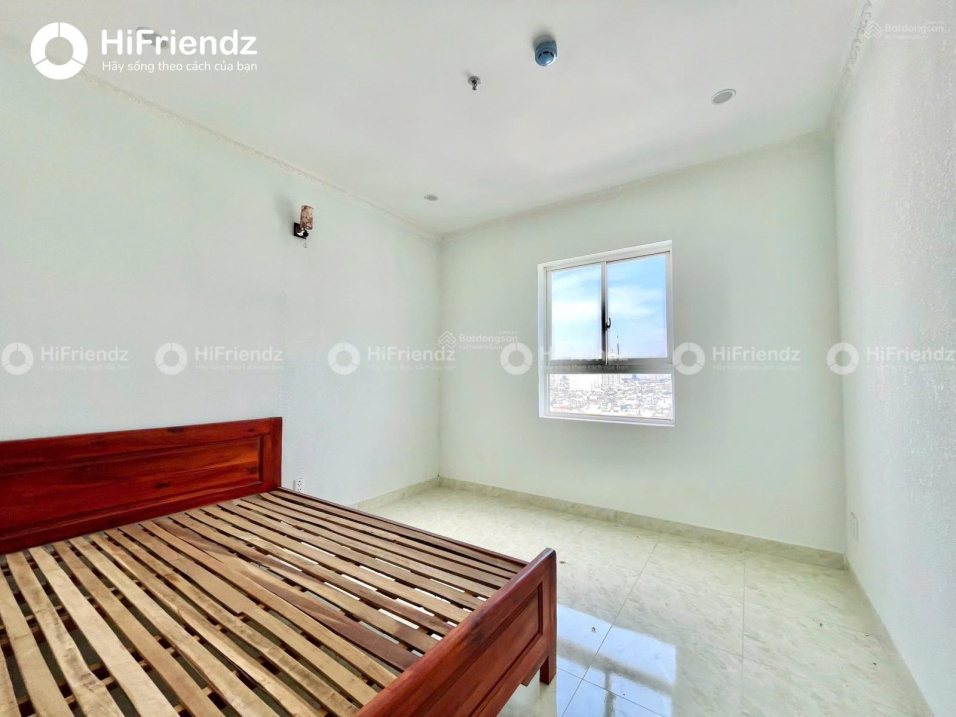 Modern 2-Bedroom Apartment with City Views