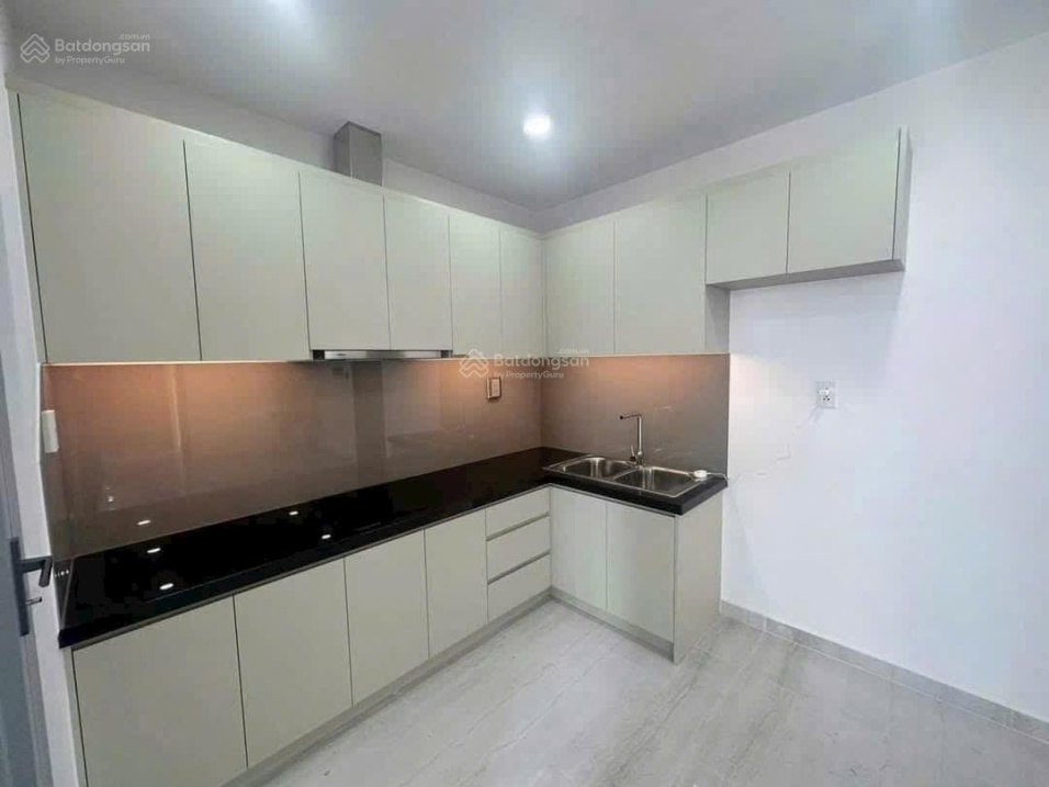 Modern 2-Bed Apartment with Pool in Thu Dau Mot