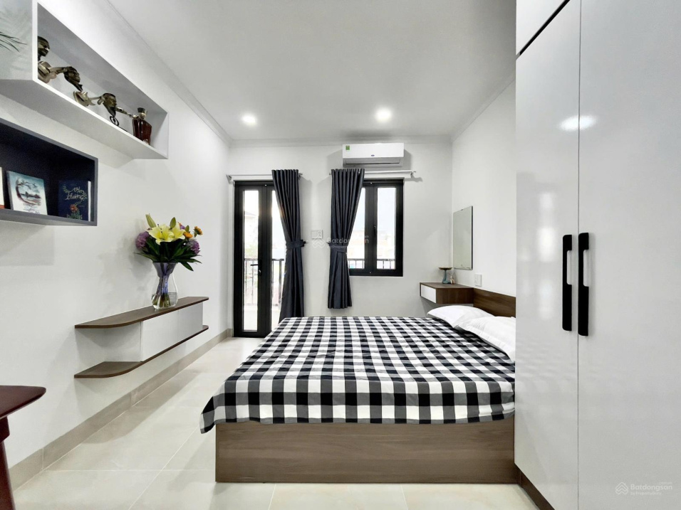 Modern Studio Apartment with Full Amenities