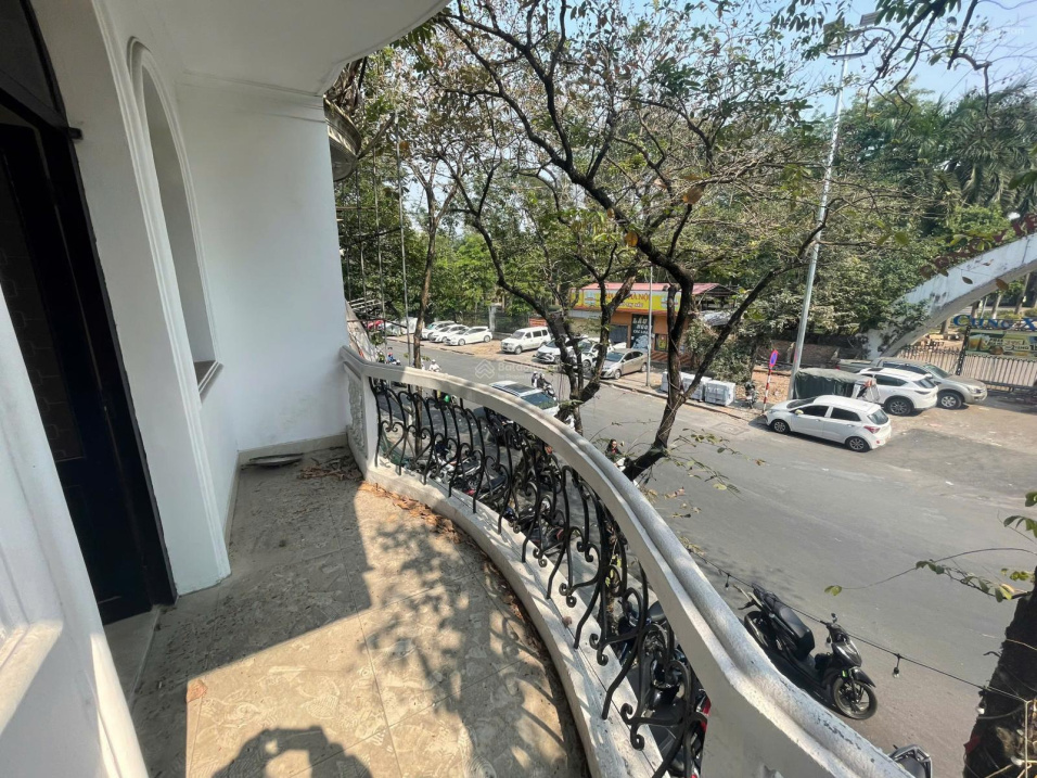 Spacious 70m² Corner Unit with Balcony