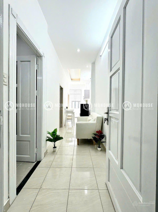 Modern Studio Apartment with Washing Machine and Balcony