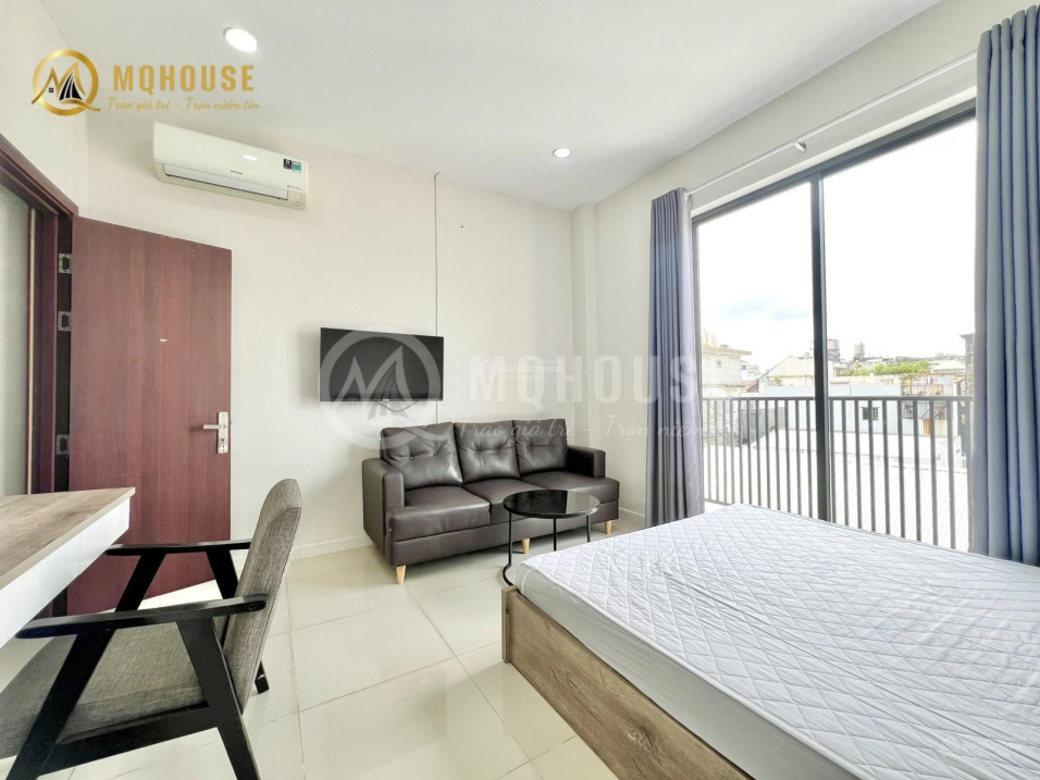 Modern 45m² Apartment with Balcony Near Bridge