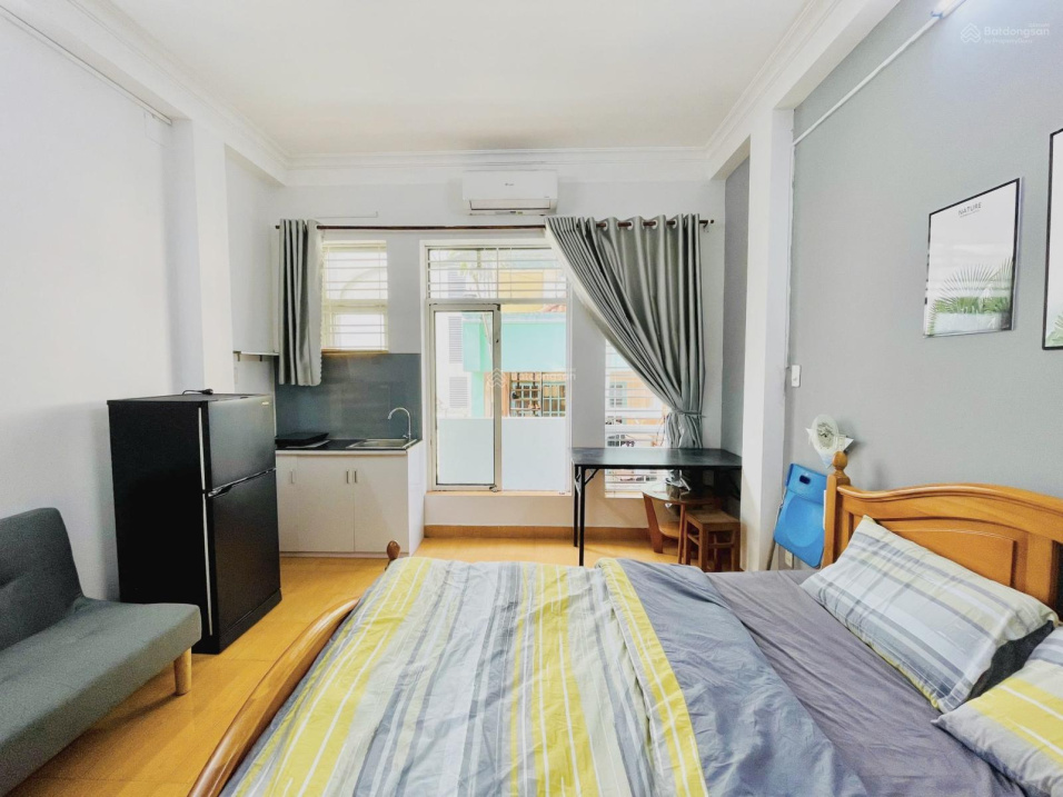 Modern Studio Apartment with Balcony in District 1