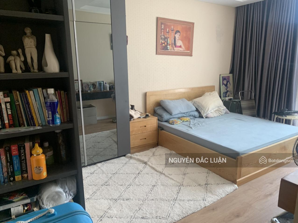 Modern 2-Bedroom Corner Unit Near Viet-Uc School