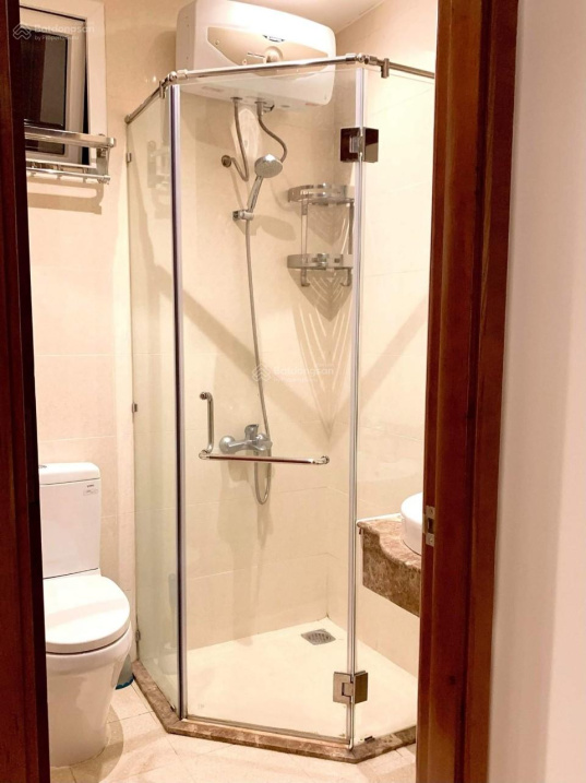 Modern 2-Bed Apartment Near Airport with Balcony