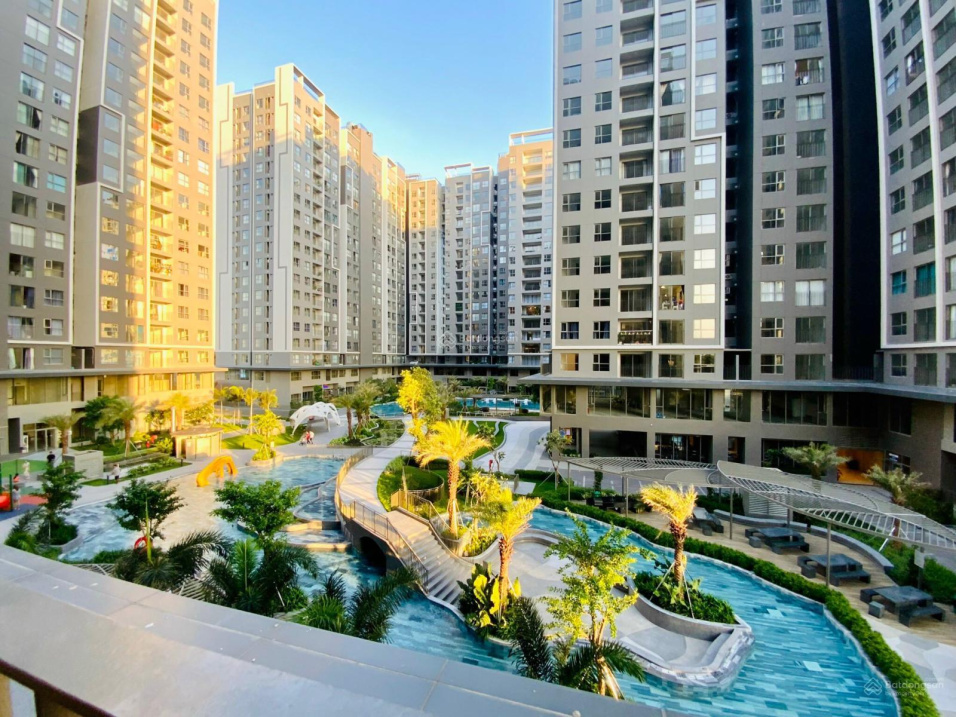 Modern 2-Bed Apartment in Westgate Complex