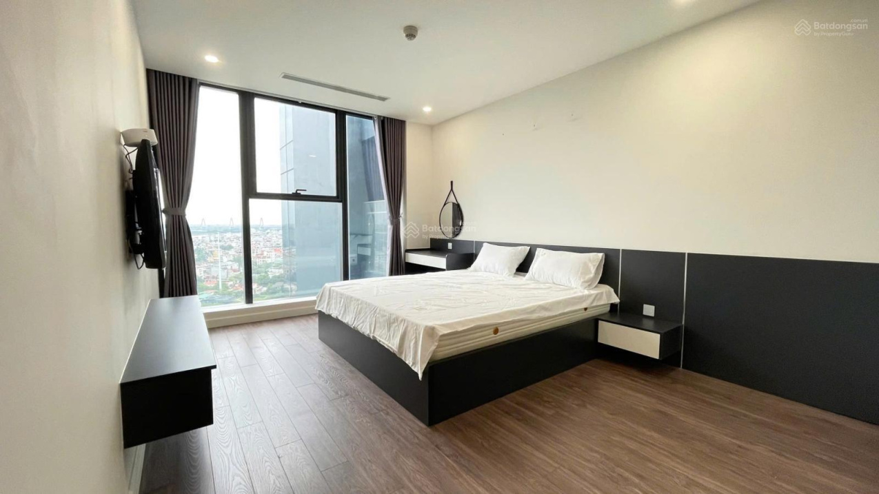 Modern Sunshine City Apartment with City Views