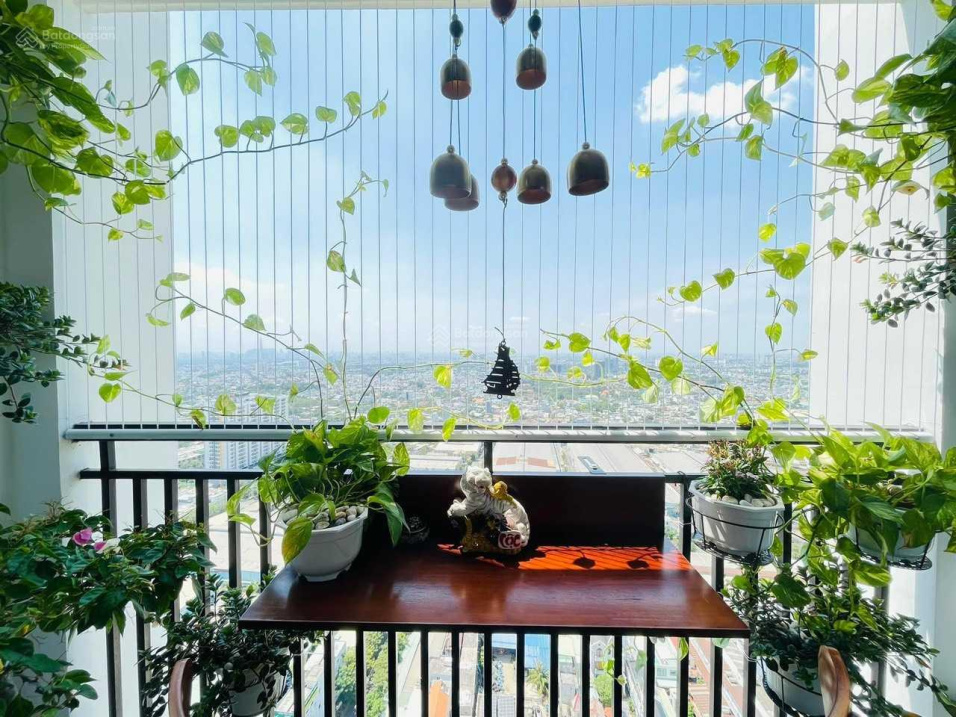 Modern 70m² Apartment with Pool View