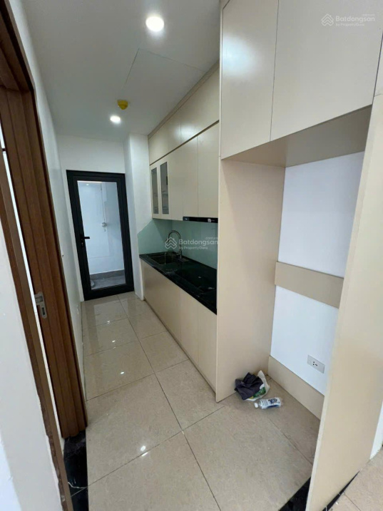 Modern 92m² Apartment with Basic Furnishing