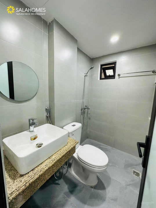 Modern Studio Apartment with Full Kitchen