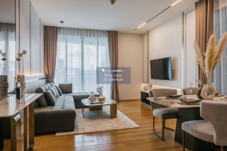 Luxurious 2-Bedroom Apartment near Emquartier and Phrom Phong BTS