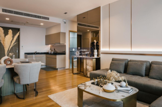 Luxurious 2-Bedroom Apartment near Emquartier and Phrom Phong BTS