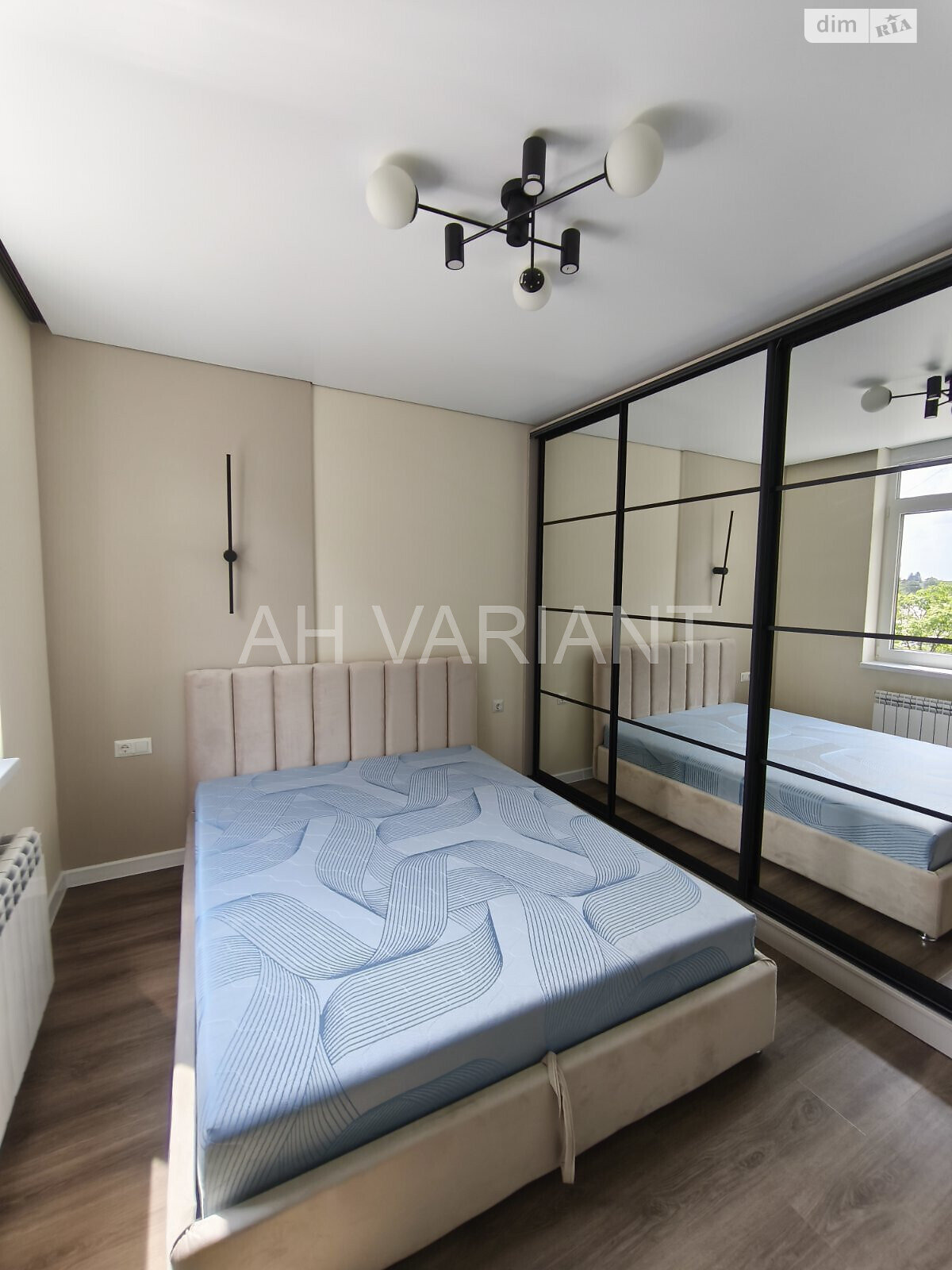 Stylish 1-bedroom apartment in Uzhhorod with modern renovation