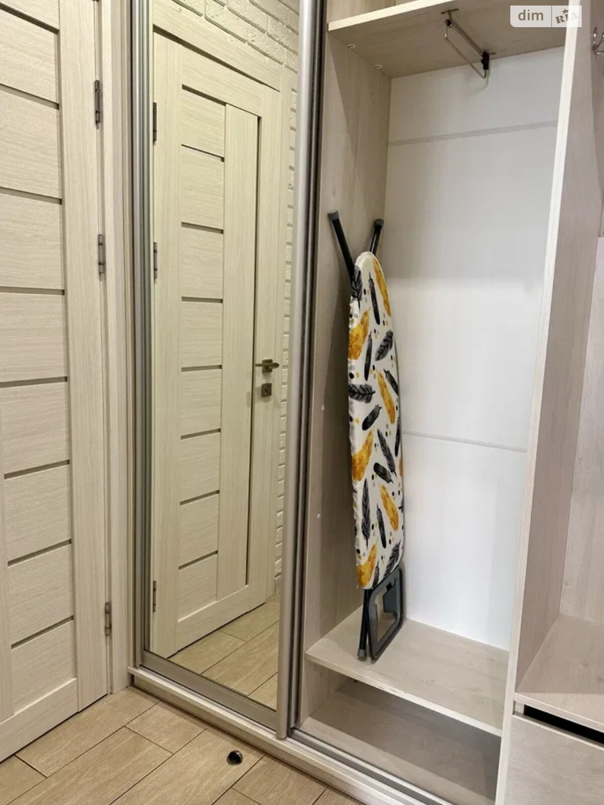 Spacious Sunny Apartment on Right Bank of Dnipro