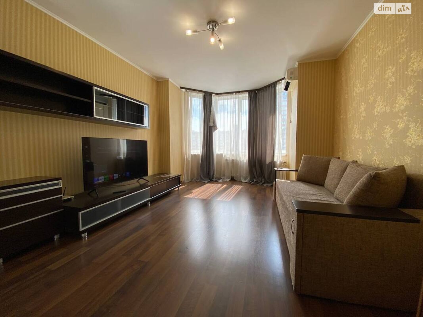 Cozy 1-bedroom apartment near River Mall and Poznyaki metro