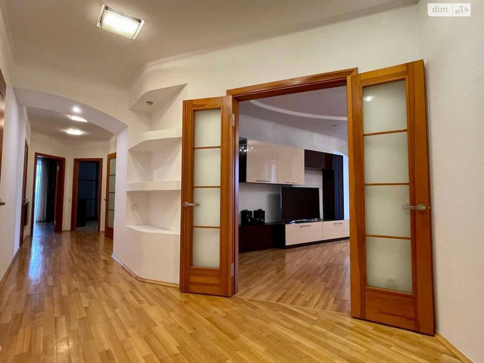 Long-term rental of a 3-room apartment on Verstatobudivelny Lane