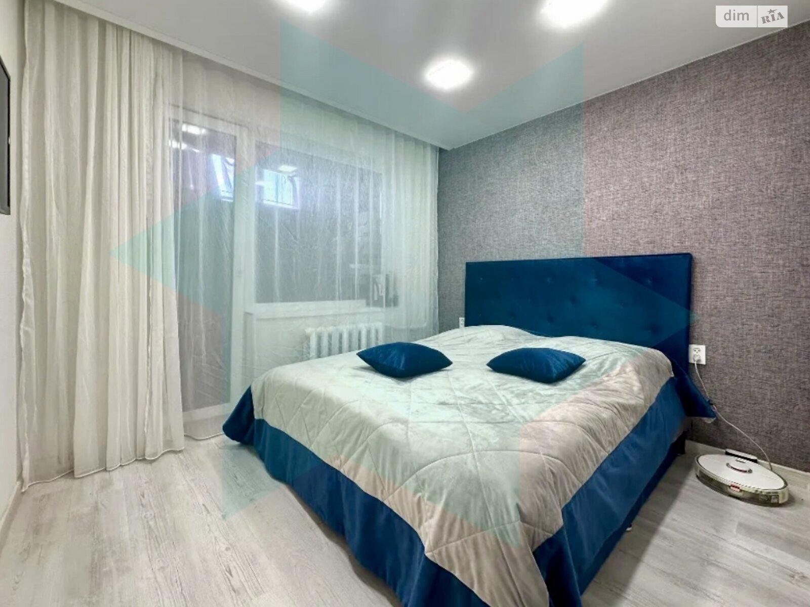 2-room apartment on Heroiv Avenue, 20