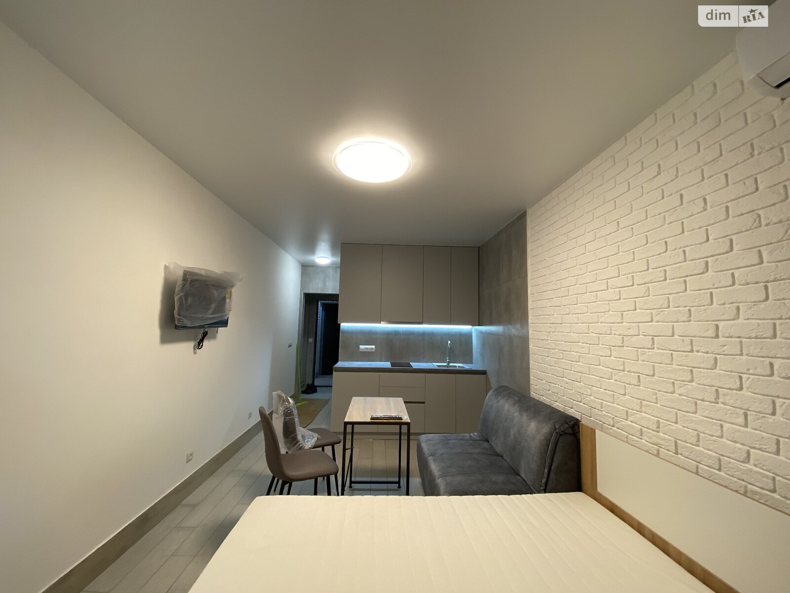 1-Bedroom Apartment in Perlyna Nivky Complex with Designer Renovation