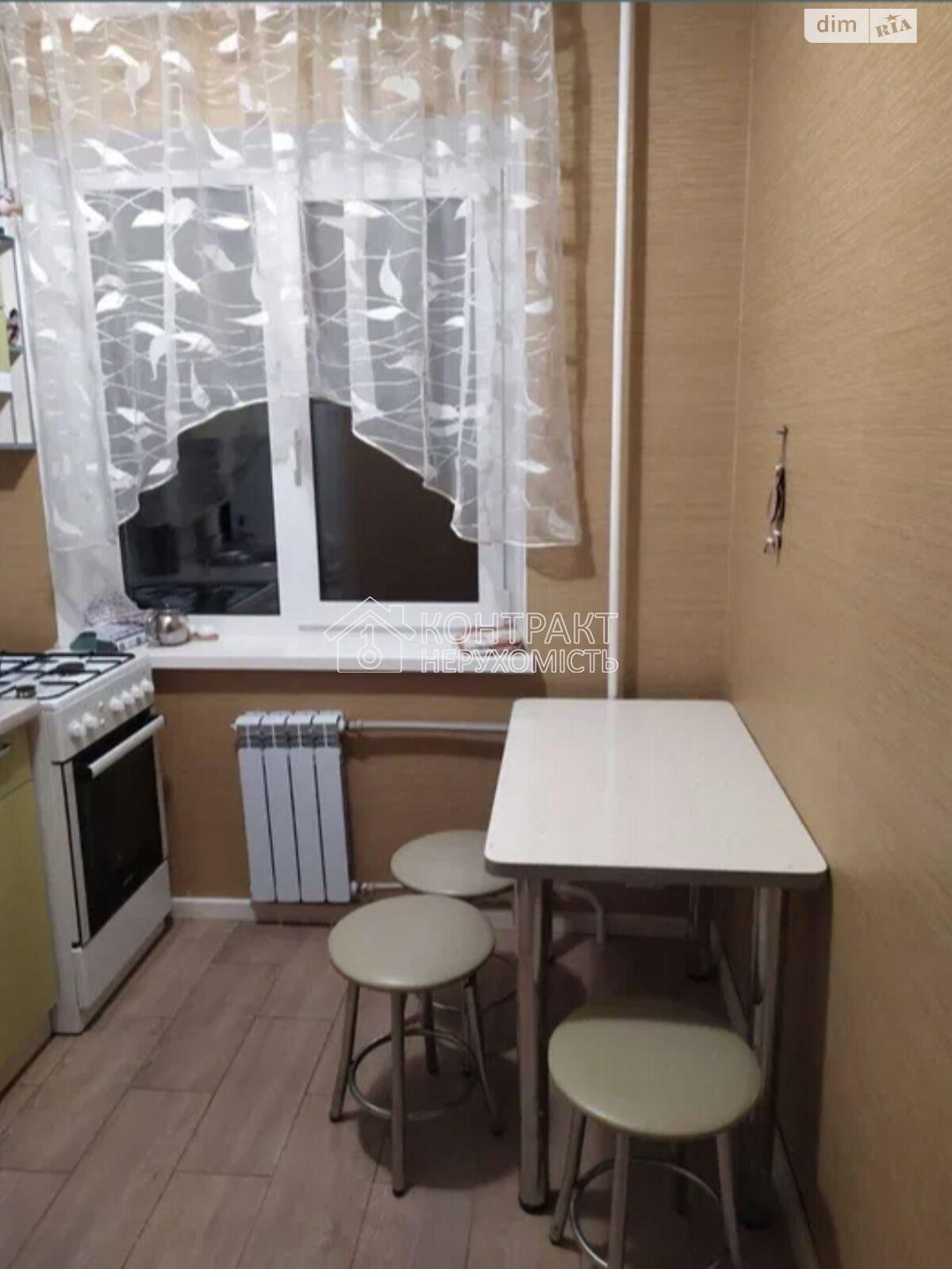 1-Room Apartment on Newton Street, Well-Renovated