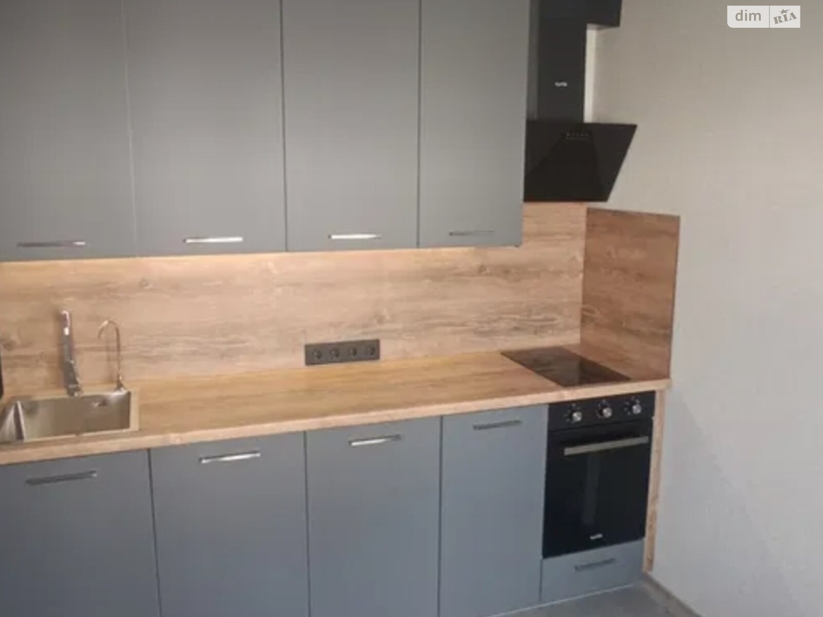 Spacious Sunny Apartment Near Dnipro Metro, Close to City Center