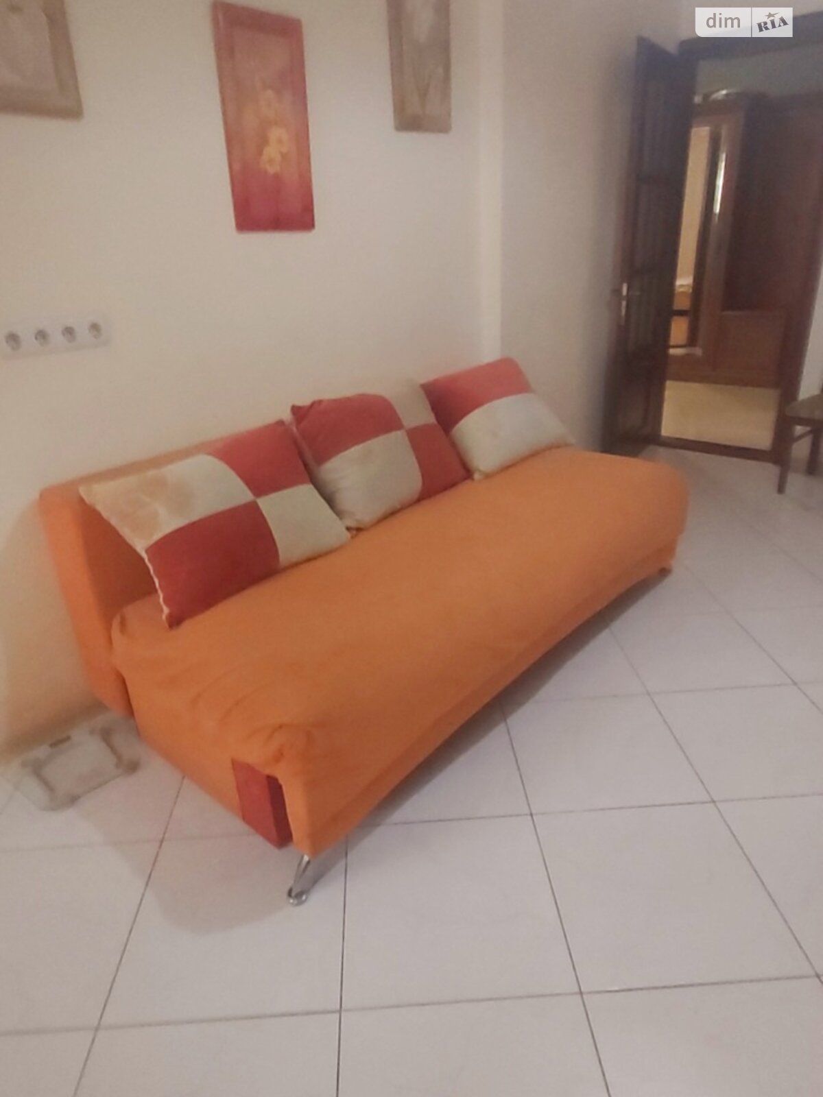Two-bedroom apartment near city center with full furnishings
