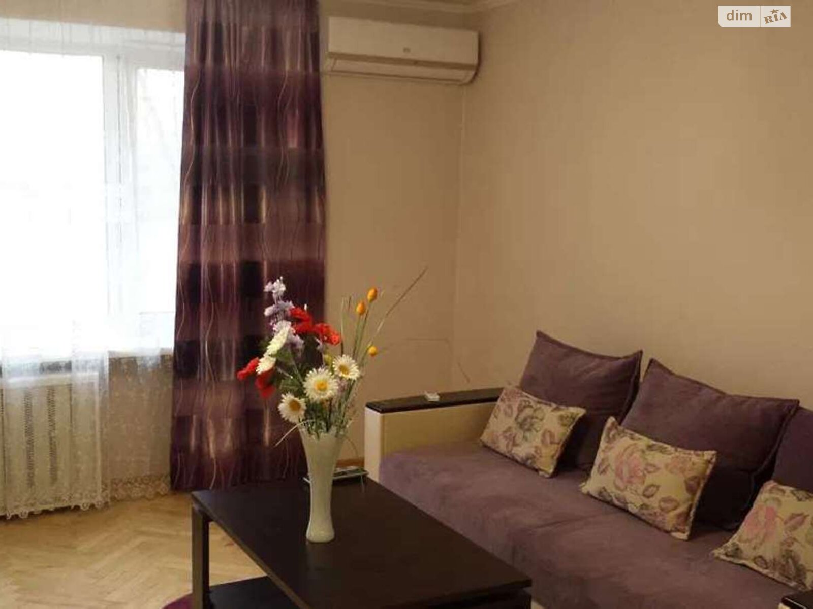 Quiet Apartment near Demiivska Station with Separate Rooms