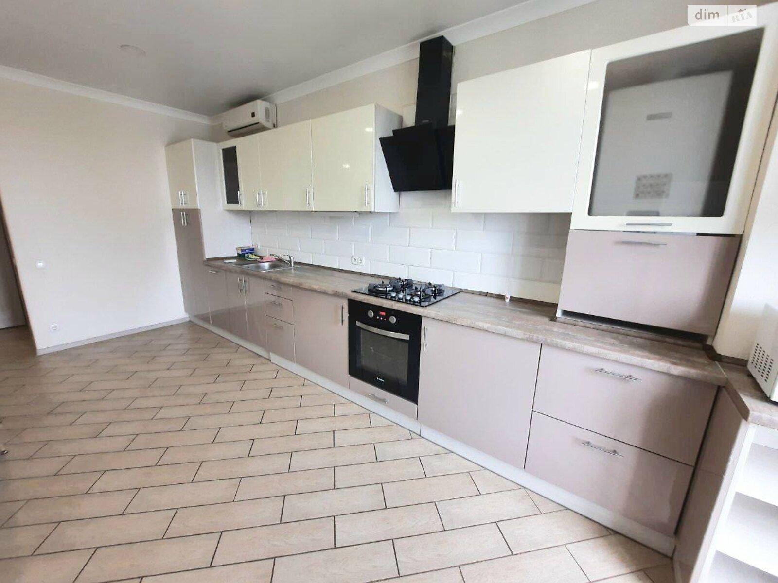 2-Room Apartment in Zhukovsky Complex, Levka Lukyanenko Street