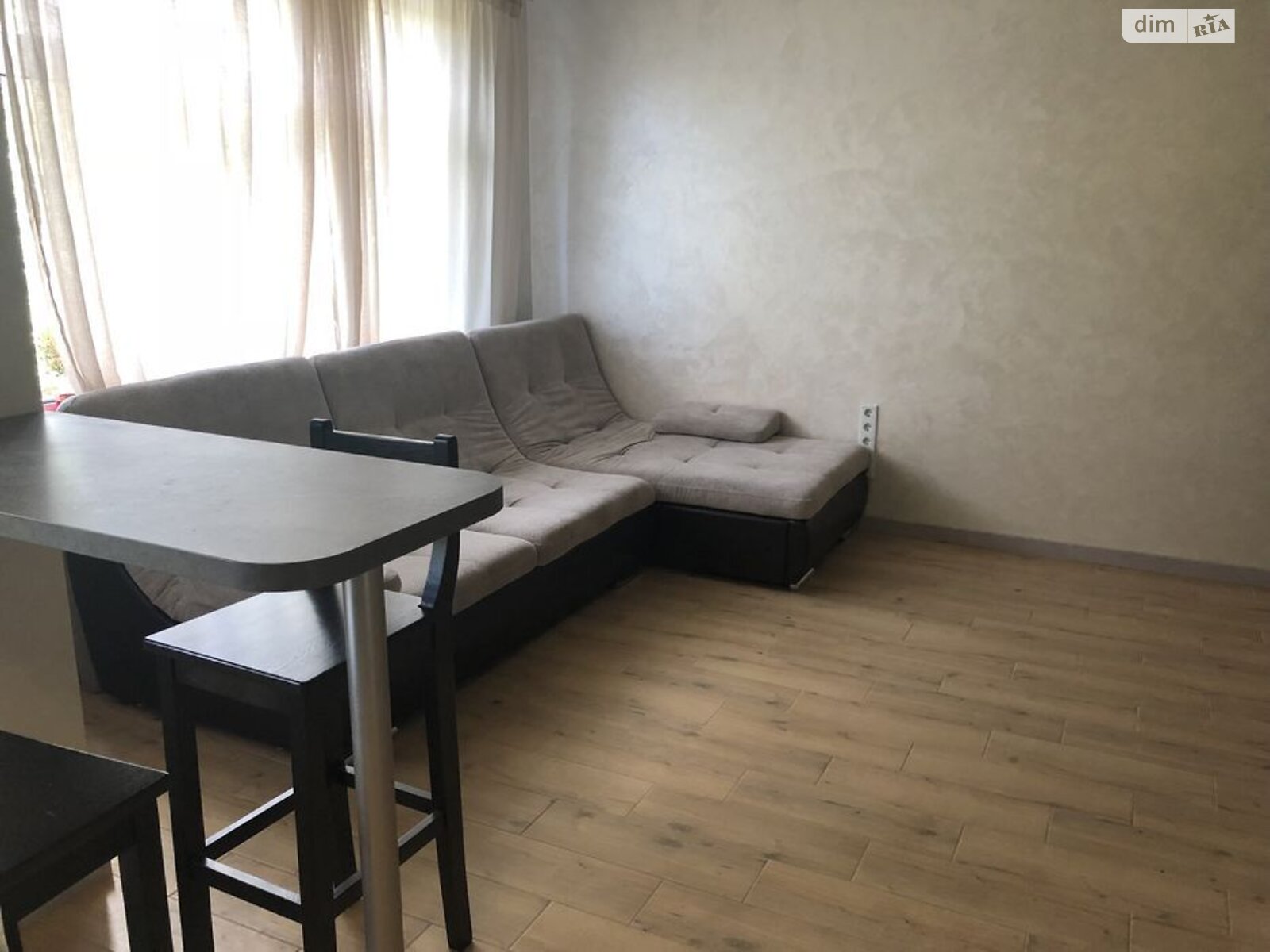 1-Bedroom Apartment in Kyiv on Beresteiskyi Avenue with Modern Renovation